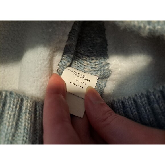 Women's Dorfman Pacific DPC Blue Gray Beanie Skull Cap Pom Pom NWT - Picture 4 of 6